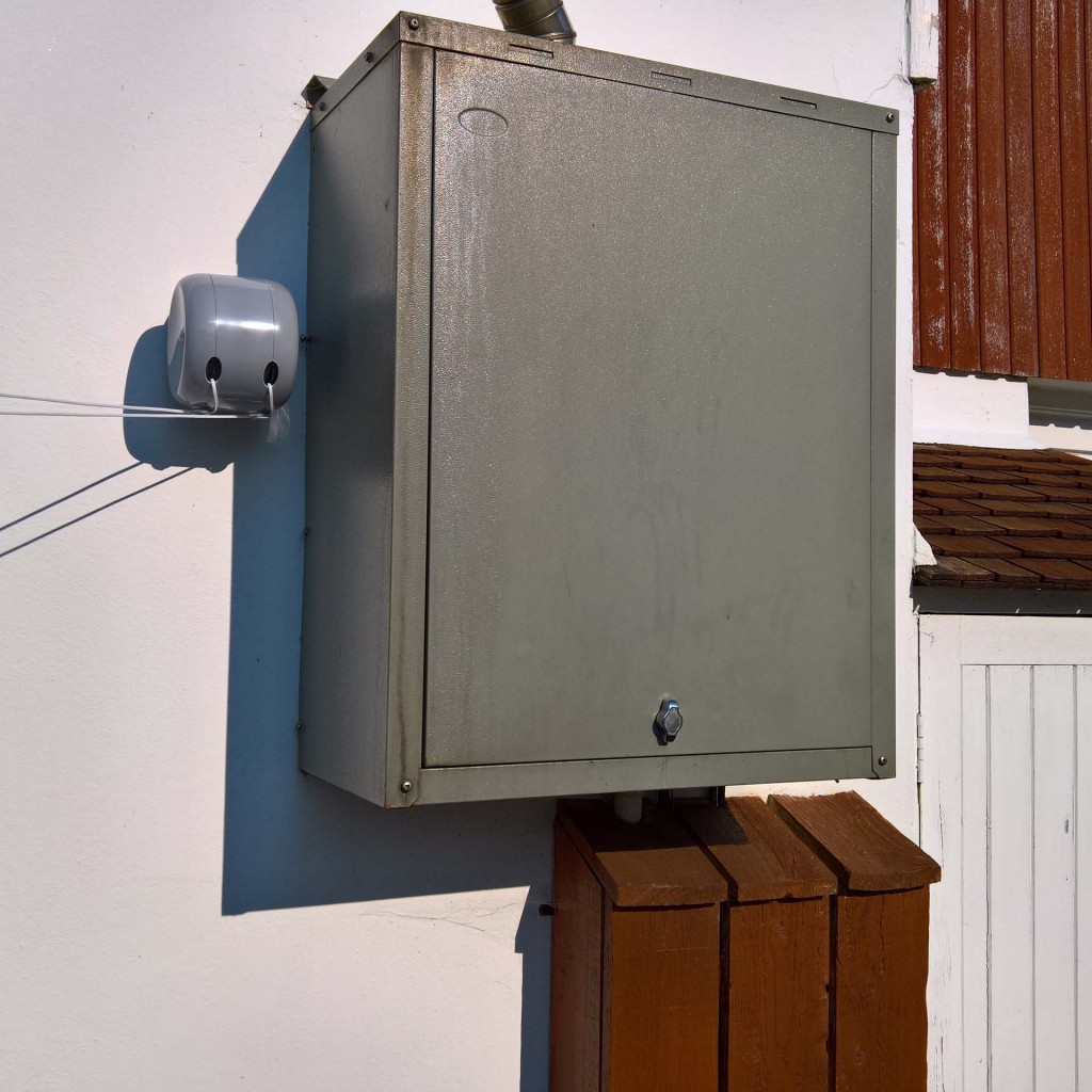 Washing line by the boiler